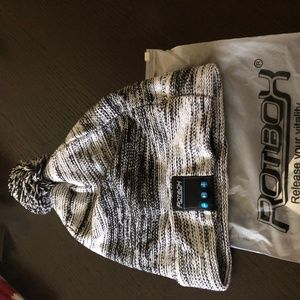 Rotibox Winter Cap with Bluetooth Music Capability